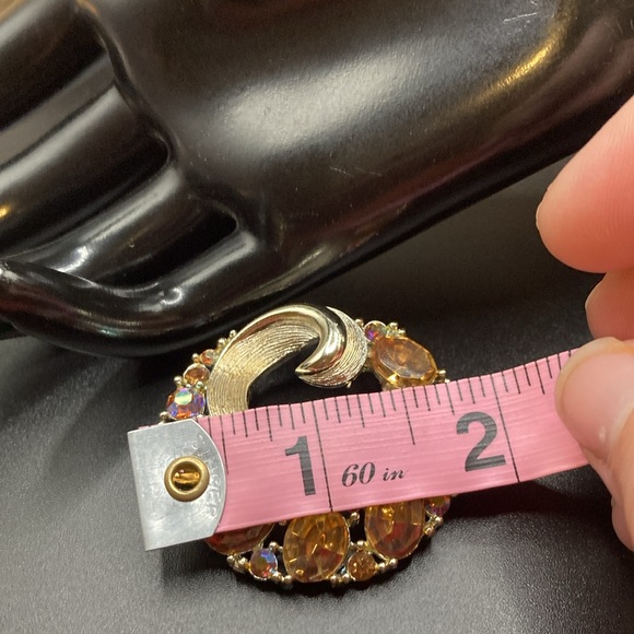 Vintage Lisner silvertone wave brooch - Picture 5 of 5